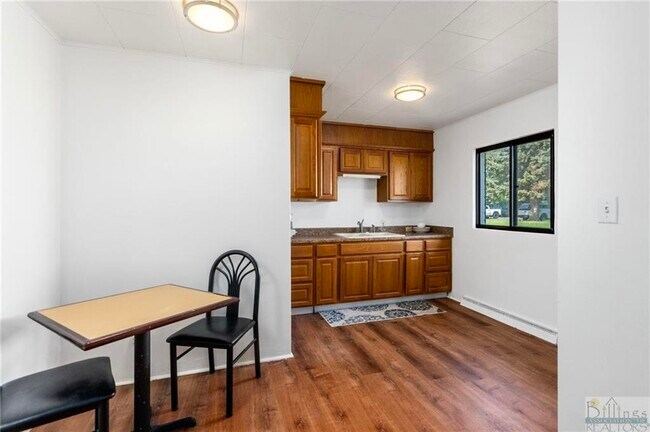 Building Photo - 824 Avenue C