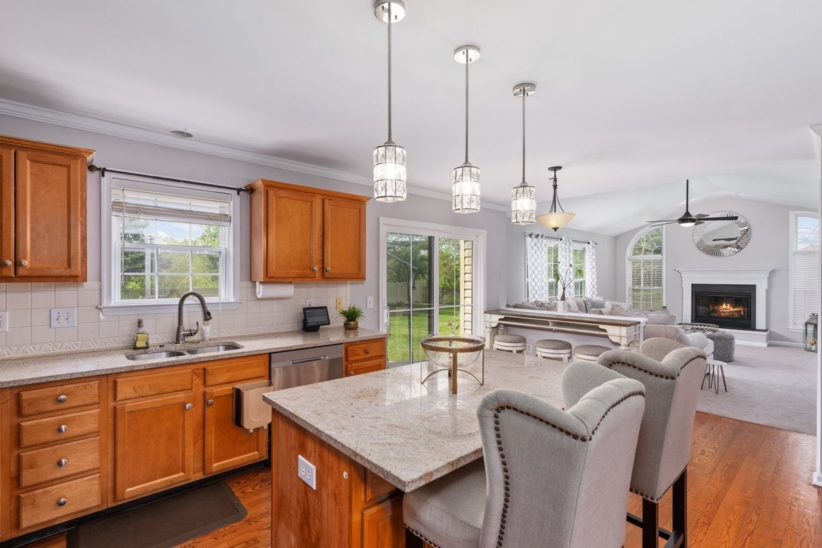 Building Photo - 2190 Beechwood St