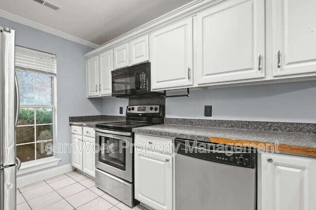 Building Photo - 5914 Tampa St