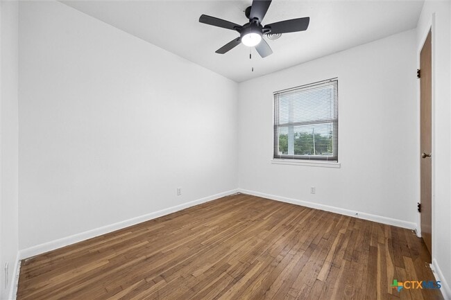 Building Photo - 907 Jefferis Ave