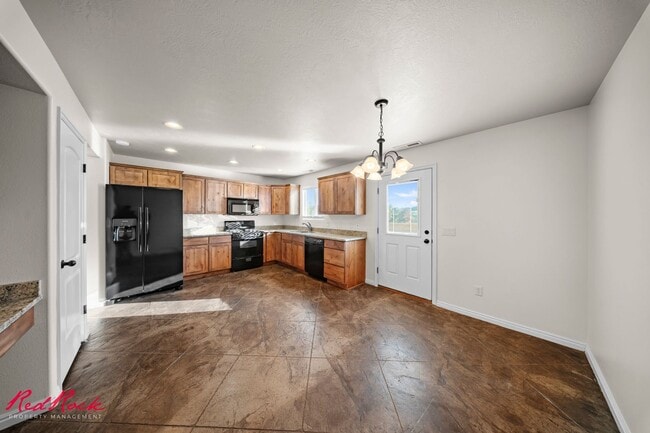 Building Photo - Adorable 3 Bedroom End Unit Townhome!