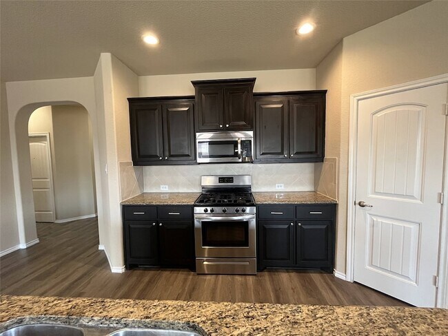 Building Photo - 473 Spring Dr