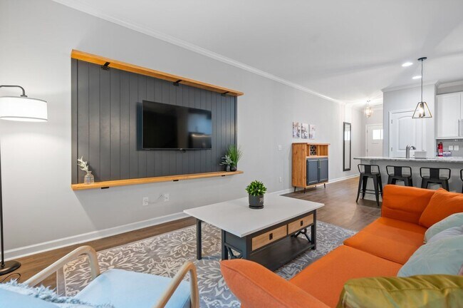 Building Photo - Furnished rental/Short Term Available