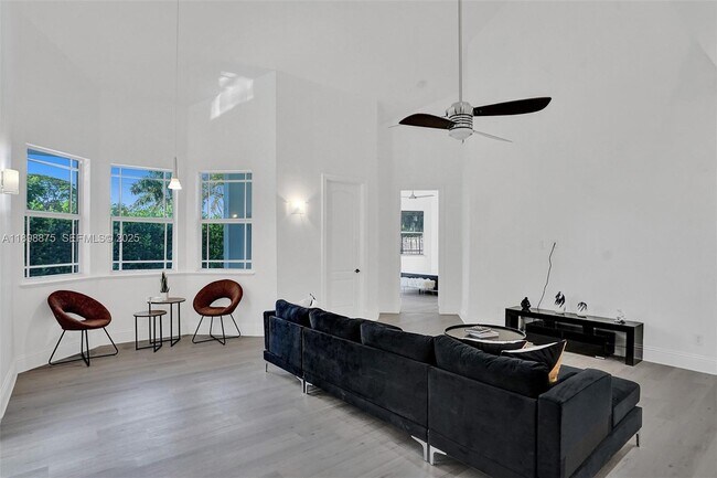 Building Photo - 1207 SW 21st St