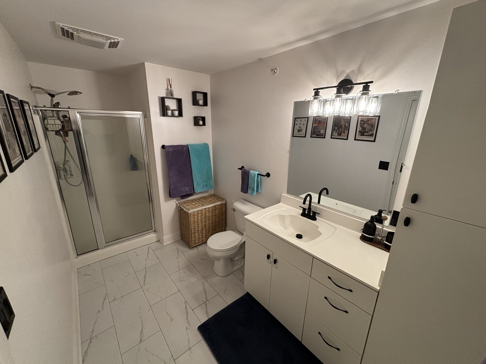 Building Photo - 1550 N Warren Ave