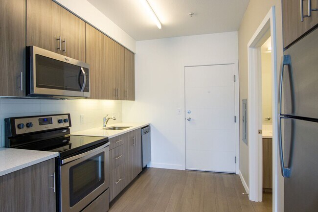 Building Photo - CHRISTMAS COMES EARLY: $500 FOR YOU! 2nd Floor Modern & Sleek 1Bdr in Sellwood!