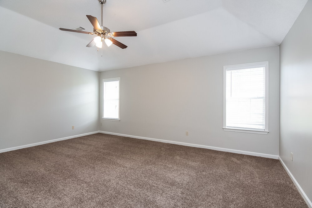 Building Photo - 9785 Kingsridge Dr