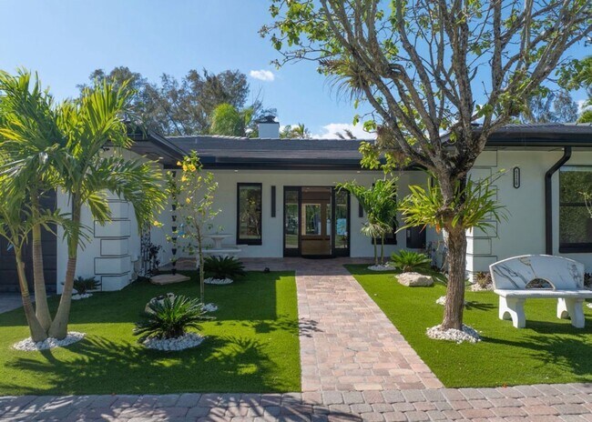 Building Photo - 5120 Carillo St