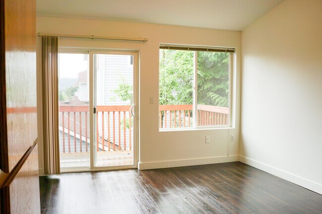 Building Photo - Top-Floor 1 Bdr w/ Private Balcony Ready Soon!