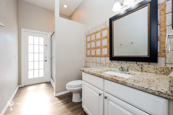 Building Photo - 8740 Ashworth Dr