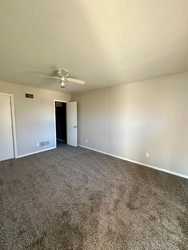 Building Photo - 4212 E 55th St