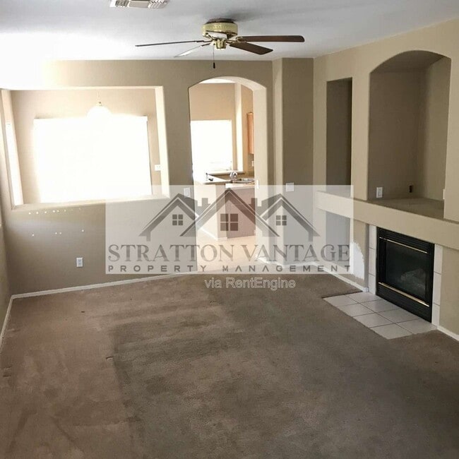 Building Photo - 14149 W Weldon Ave