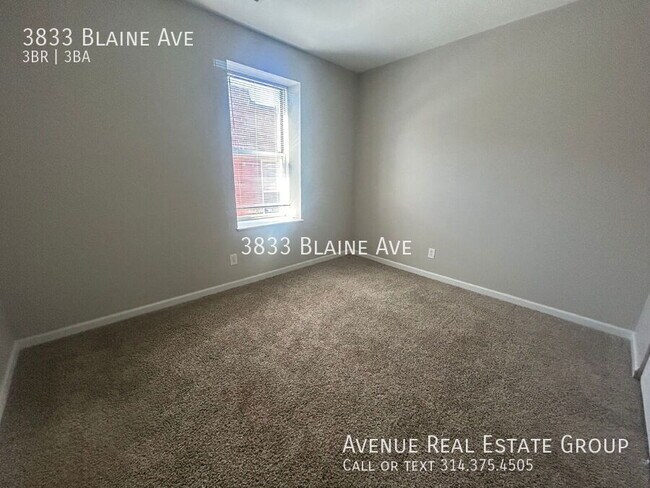 Building Photo - 3833 Blaine Ave