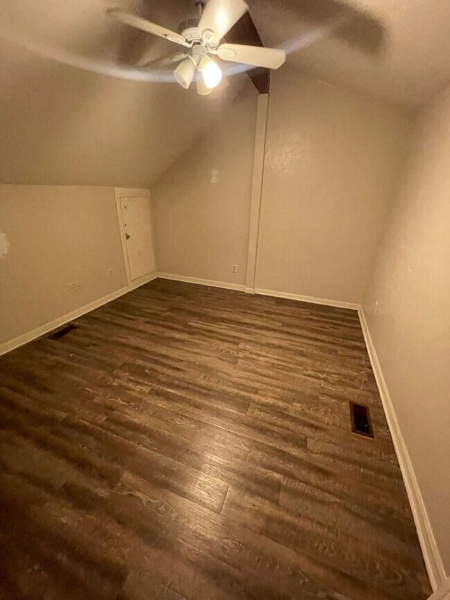 Building Photo - Affordable 2/1 Off Ocala
