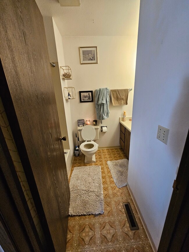 Building Photo - 1405 Pine Cone Rd