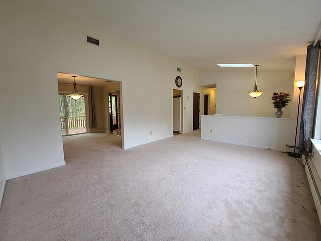 Building Photo - 15 Hoskins Rd