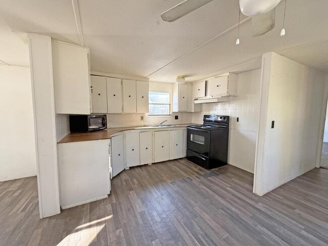 Building Photo - 260 Ponderosa Ln