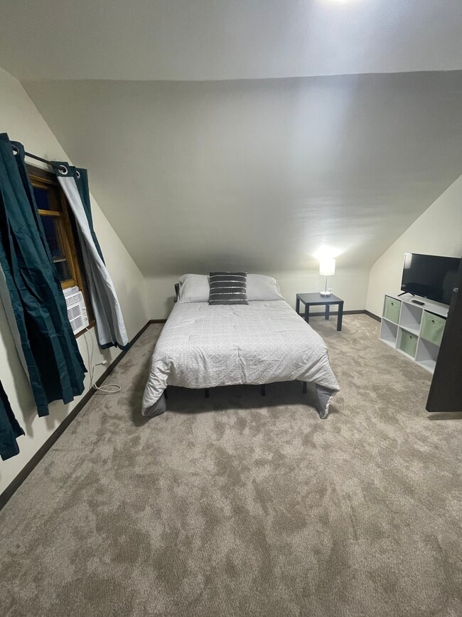 Building Photo - Rustic Farmhouse