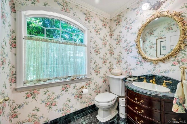 Building Photo - 22 Bayside Dr