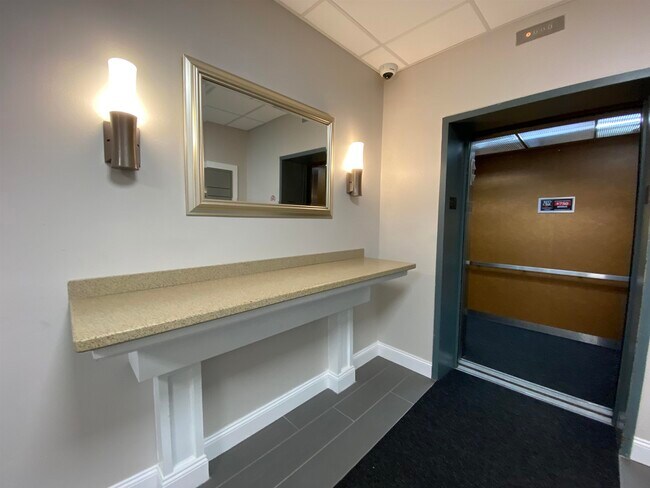 Building Photo - 30 Hanover St