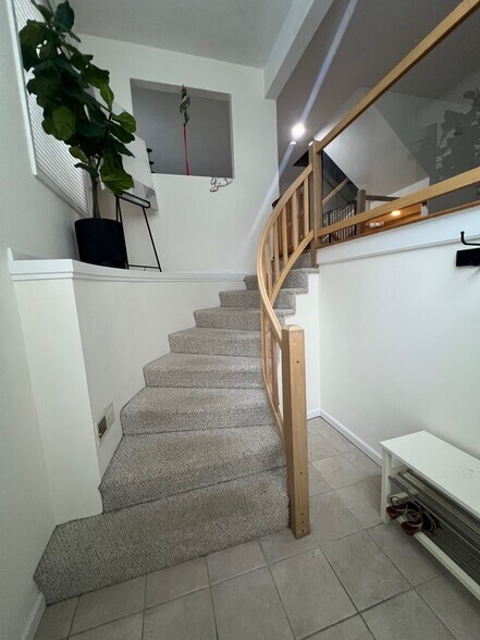 Building Photo - 411 Captain Eames Cir