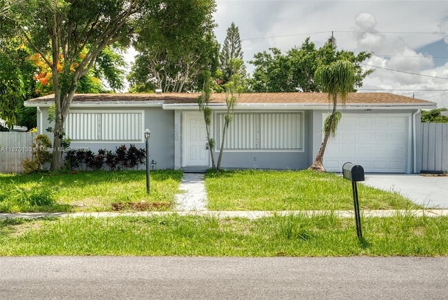 Primary Photo - 658 SW 1st Ct