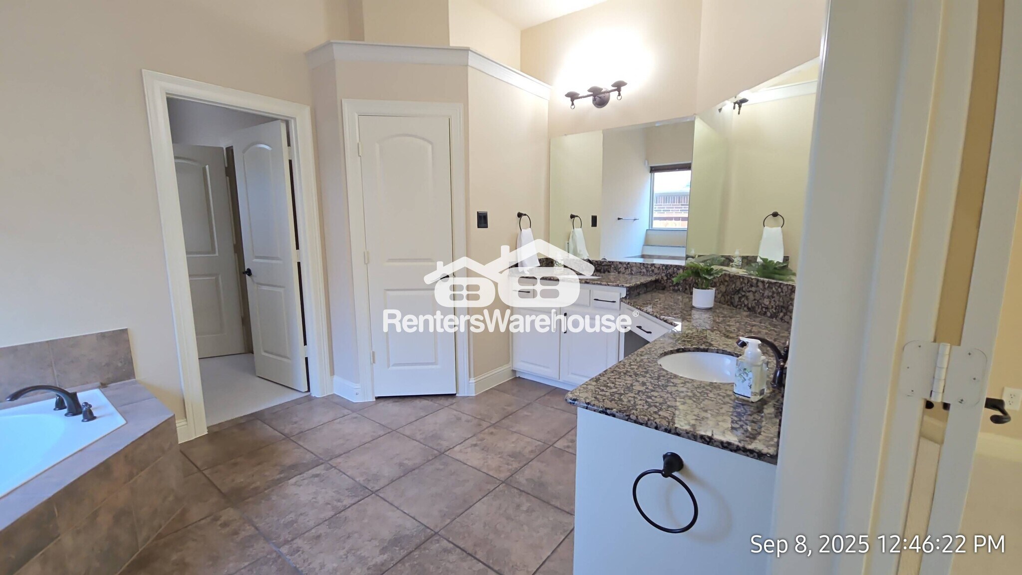 Building Photo - 5529 Bentrose Dr