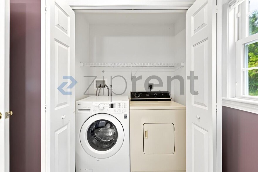 Building Photo - Unit