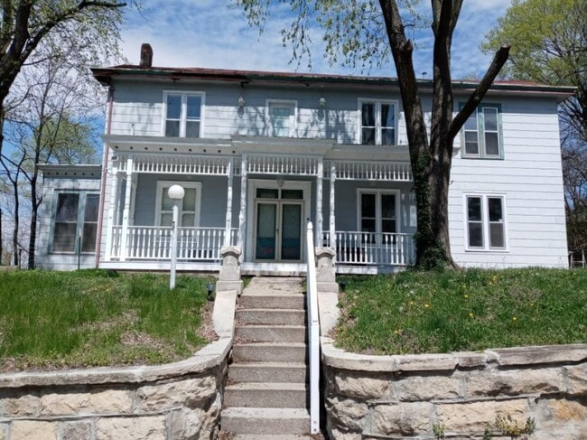 Primary Photo - 605 hall st