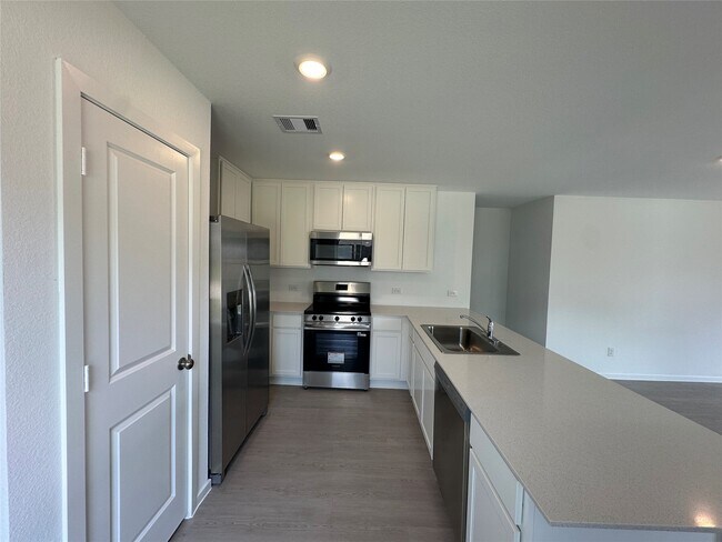 Building Photo - 15131 Willowater Dr