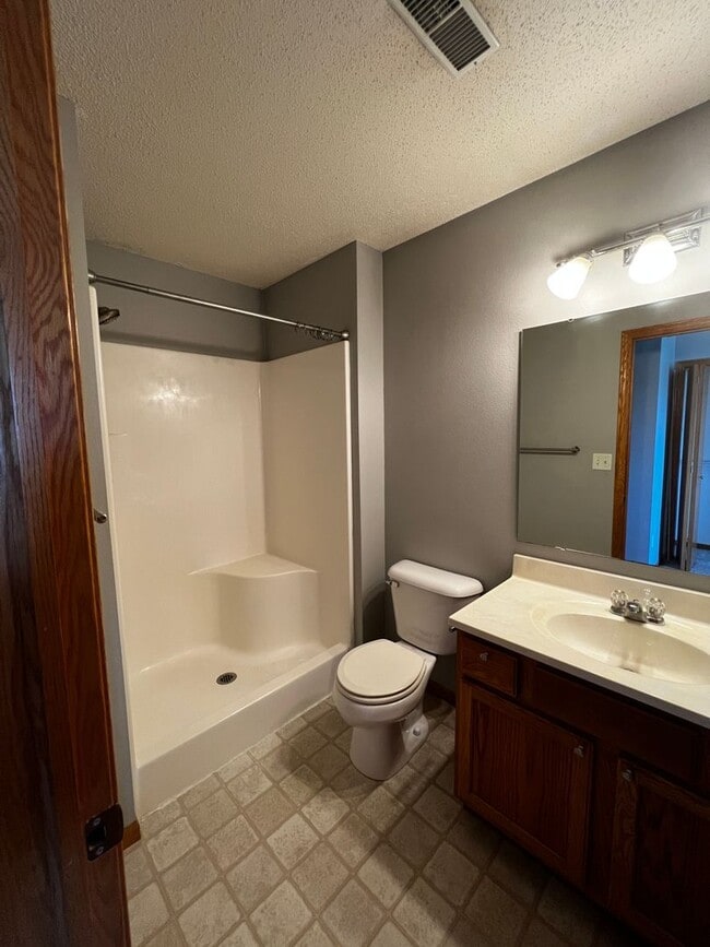 Building Photo - Adorable 2 Bedroom 2 Bath unit in the heart of North Liberty, IA!