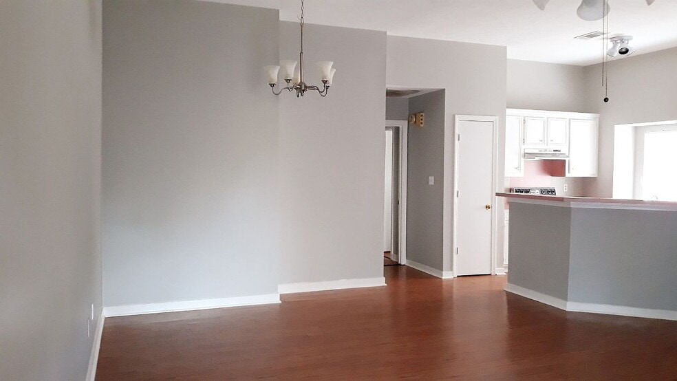 Primary Photo - 304 Indian Summer Ln