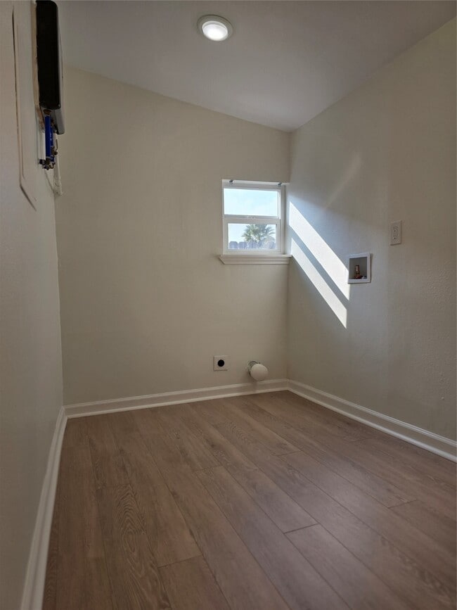 Building Photo - 505 Park Ln