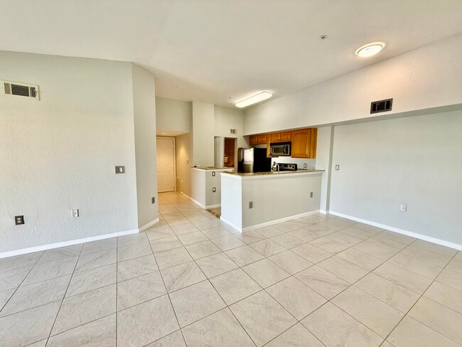 Building Photo - 271 SW Palm Dr