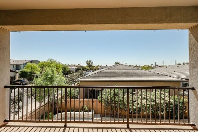 Building Photo - Beautiful 5bedrooms-2Baths Modern Style Home!