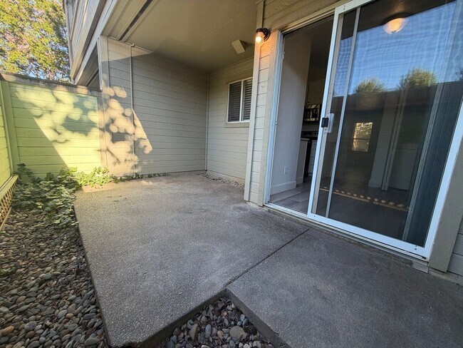 Building Photo - Beautiful 2 bedroom 1 bath Available today! Apply today!