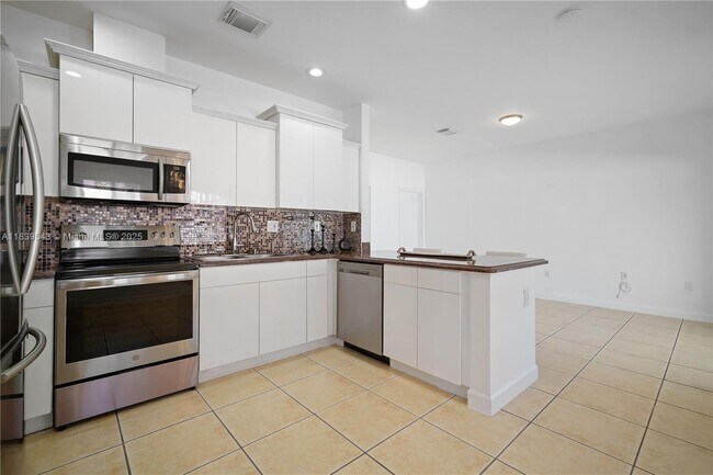 Building Photo - 2894 SW 144th Ct
