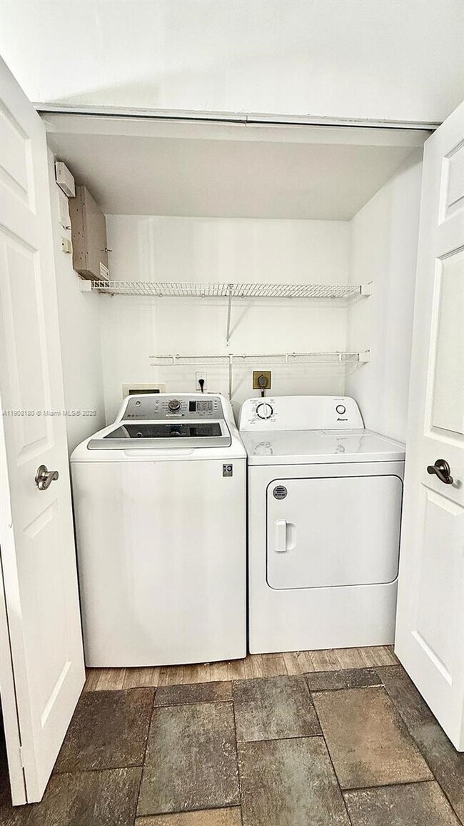 Building Photo - 1727 Village Blvd