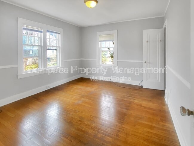 Building Photo - 1131 Benjamin Ave SE