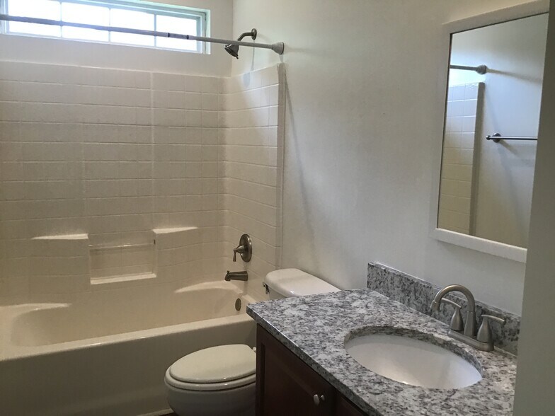 Building Photo - 307 Brighton Woods Dr