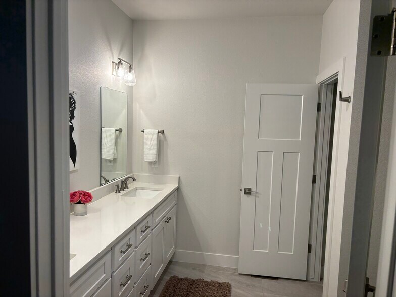 Building Photo - 4125 24th Street Rd