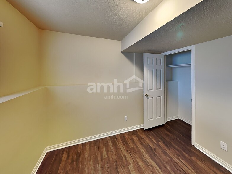 Building Photo - 2103 W 2265 N