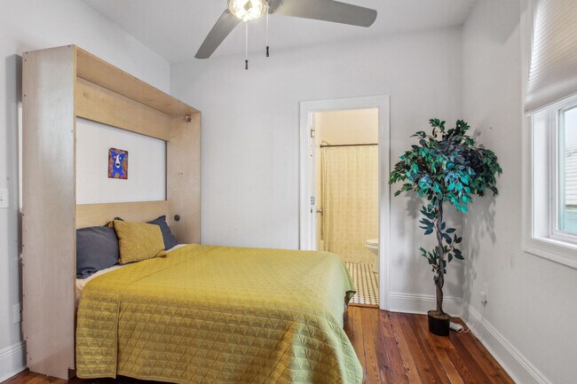 2nd bedroom, double bed - 500 S Genois St