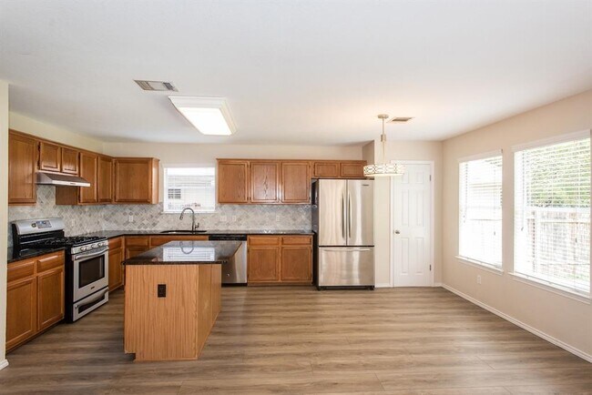 Building Photo - 9025 Vigen Cir