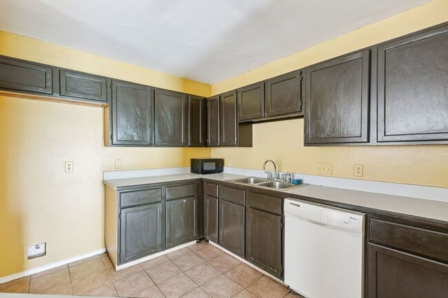 Building Photo - 12719 Bluffview Dr