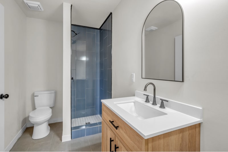 Building Photo - 610 Maplewood Dr