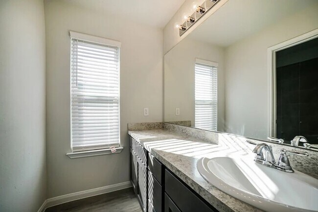 Building Photo - 30611 Lavender Trace Dr