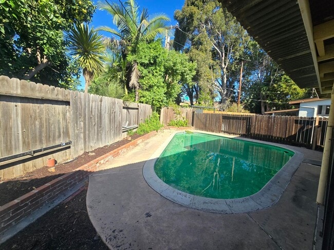 Building Photo - Pool Home! 3 Bed 2 Bath Home With Family Room