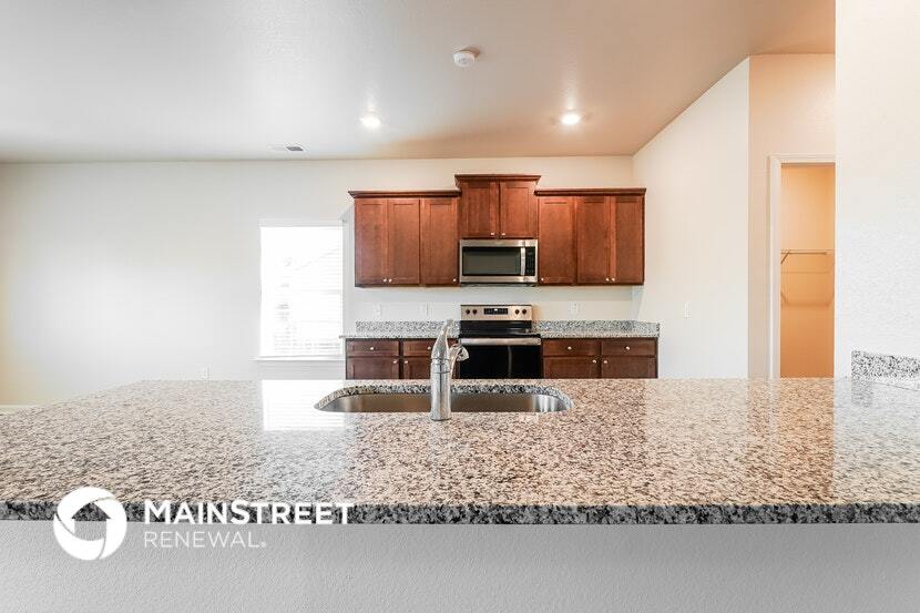 Building Photo - 1001 Pilgrim Ln