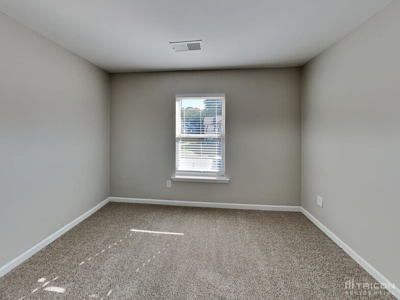 Building Photo - 2203 Jenny Dr